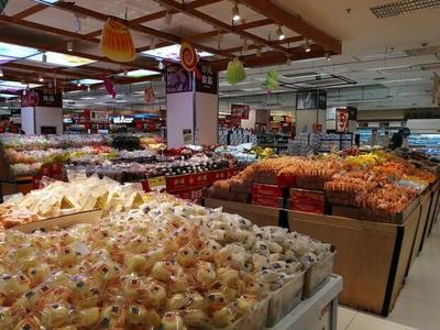 農(nóng)副產(chǎn)品平價(jià)專營(yíng)區(qū) 興高采烈進(jìn)，哭笑不得出