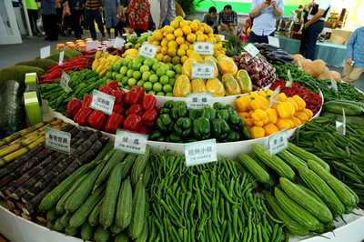 農(nóng)副產(chǎn)品展臺(tái) 連接田間與餐桌的橋梁